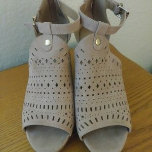 Super cute leather wedges